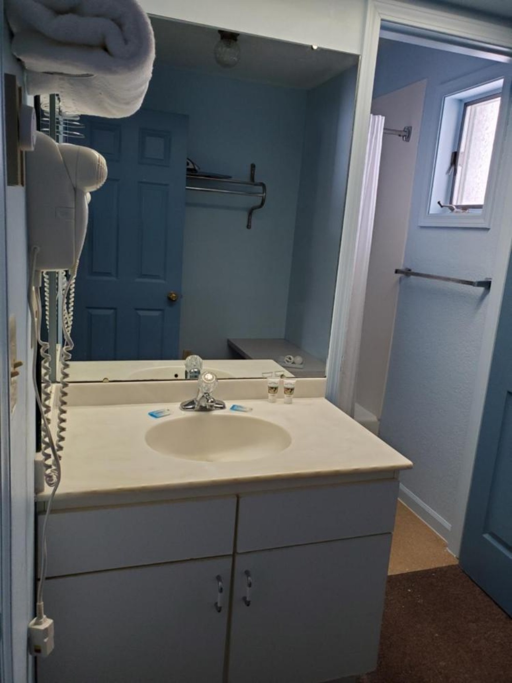 Room image 4