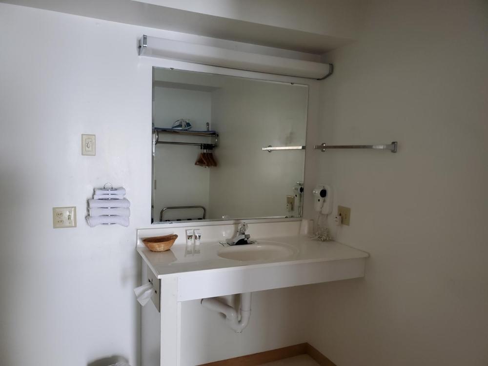 Room image 4